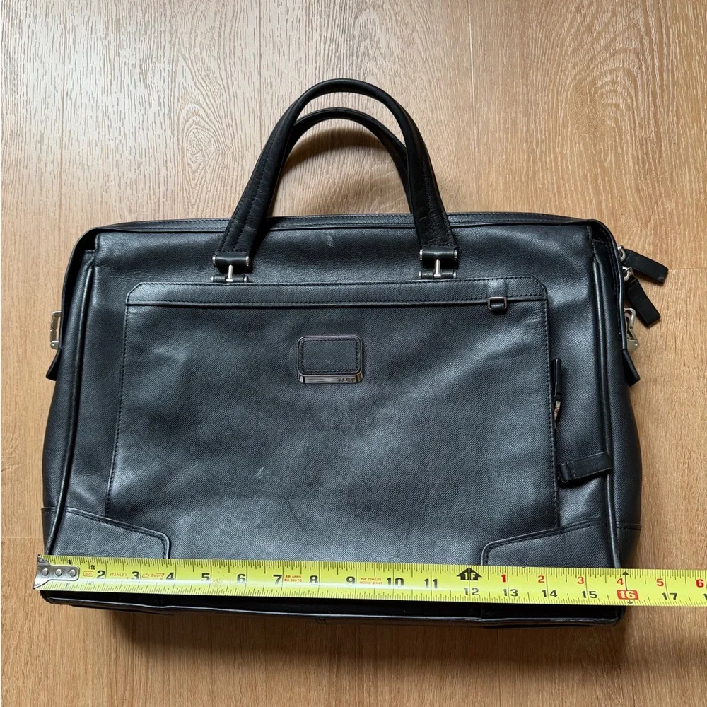 Tumi Astor Regis Black Slim Leather Briefcase Messenger Laptop Bag YS-1111